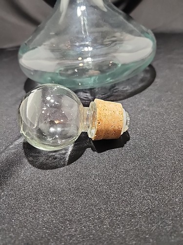 Botella Mid Century Genie vidrio tintado verde 11 pulgadas de alto 7,25 pulgadas de ancho - Imagen 3 de 9