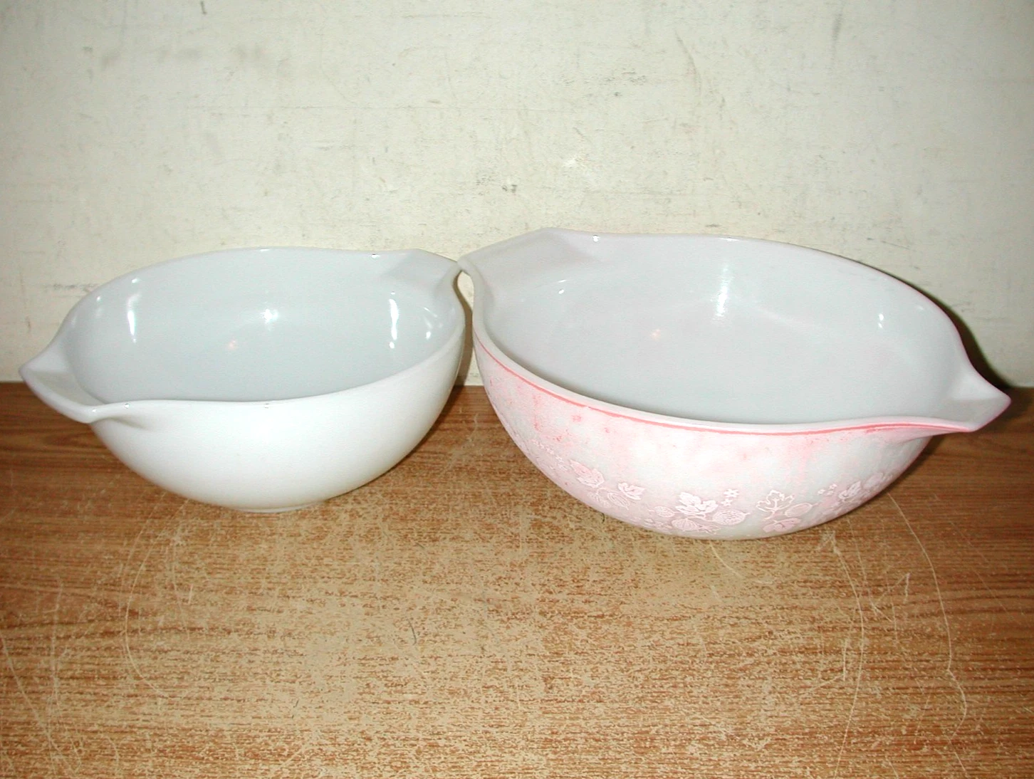 VINTAGE PYREX 443 (#22) AND 444 (#14) CINDERELLA MIXING BOWLS 2.5QTS AND 4QTS