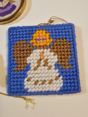 Menge fünf Vintage Handarbeit Engel Ornamente Nadelspitze Kreuzstich gehäkelt - Bild 6 von 7