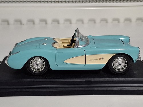 Chevrolet Corvette 1957 Burago 1/24 Diecast Model Car - Imagen 11 de 21