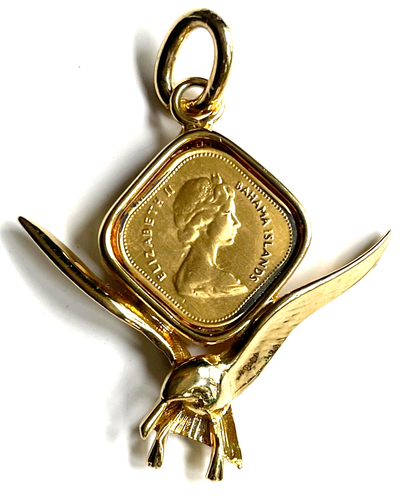 VINTAGE QUEEN ELIZABETH 2 BAHAMA ISLANDS COIN SEAGULL GOLD TONE PEWTER PENDANT - Picture 4 of 4
