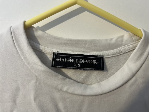 Camiseta Maniere De Voir Gráfica Doble Cara “X” Equipo MDF Unisex Extra Pequeña - Imagen 4 de 14