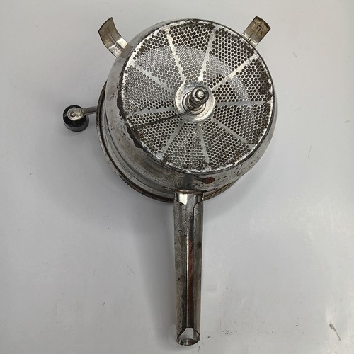 Foley Food Mill 7.5" 2 Quart Stainless Steel Masher Ricer Strainer 0101007 - Picture 9 of 10