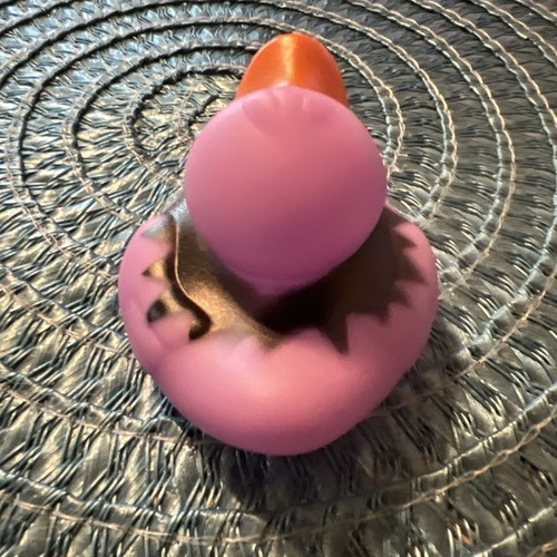 The Dreidel Co. 2" Gummi - Lila Crazy Halloween Zombie Ducking Jeep - Bild 3 von 5