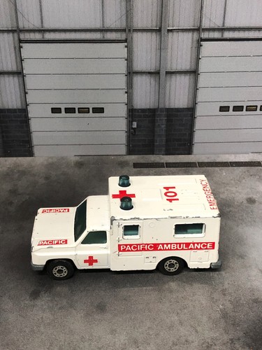 Matchbox Lesney 1977 Ambulense Diecast Car - Picture 4 of 6