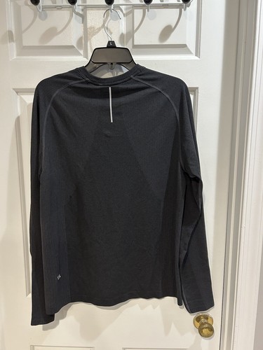 NWT VRST Athletic Long Sleeve Workout Running T-shirt  Mens Size M MSRP $55 - Bild 2 von 4