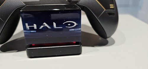 Halo 5 Xbox One Power A Halo Blue Team Charging Stand - Picture 11 of 11