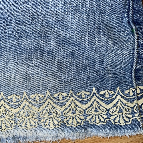 Lei chelsea lowrise jean shorts girls size 10 blue decorative leg - Picture 2 of 7