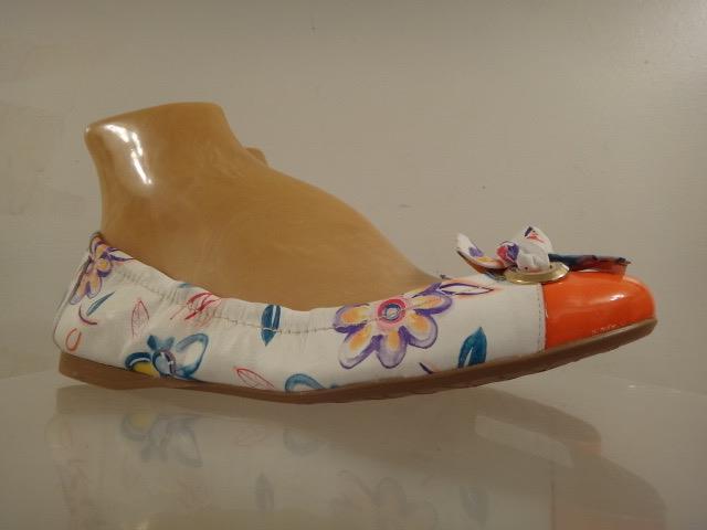 NEU STUART WEITZMAN 'Bolshoi' WEISS Flower Power Leder Ballet Flats Größe 6.5 M NEU STUART WEITZMAN 'Bolshoi' WEISS Flower Power Leder Ballet Flats Größe 6.5 M