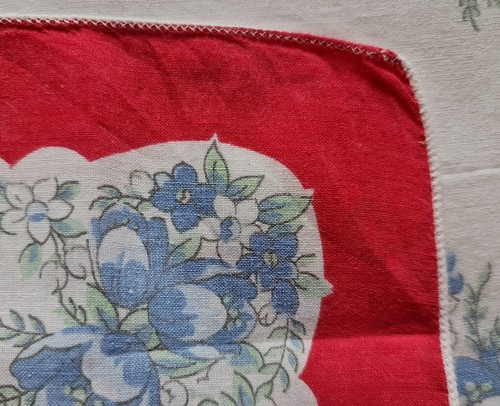 "PAÑUELO DE COLECCIÓN AUTÉNTICO ARTE FLORAL ROJO ALGODÓN BLANCO 11" - Imagen 3 de 3