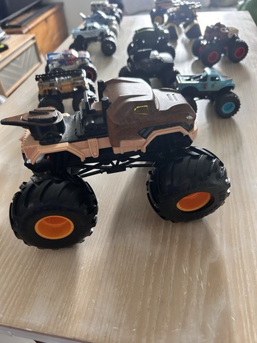 HOT WHEELS MONSTER JAM TRUCKS 1:64. BUNDLE X 11 Plus one BIG ONE