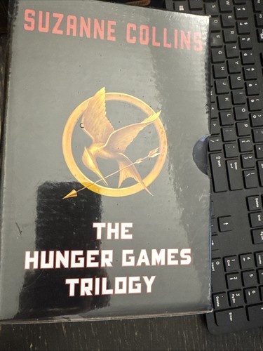 THE HUNGER GAMES Trilogie Originalverpackt Hardcover Suzanne Collins BRANDNEU VERSIEGELT!! Fs - Bild 3 von 3