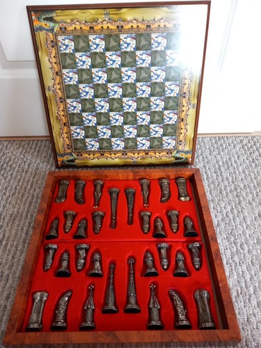 Schachspiel Im Stil Von Antoni Gaudí - Bild 1 von 8