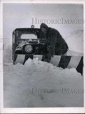 1963 Press Photo Frank Menches struggles to plow the snow - cvb33146