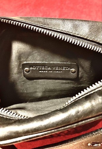 Authentische stilvolle Bottega Veneta Intrecciato Umhängetasche in klassischem Schwarzton - Bild 4 von 24