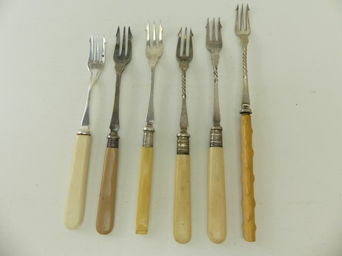 (ref288BDc) 6 Antique bovine bone handled pickle forks - Picture 1 of 4