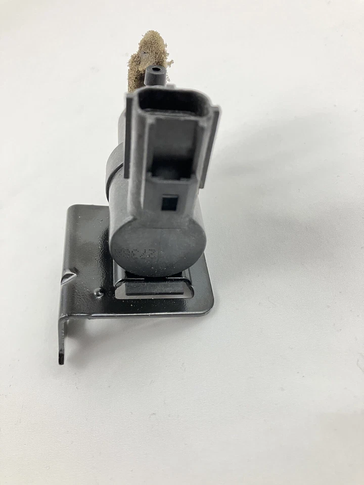 GM 2006-2009 Cadillac STS XLR Intercooler Bypass Solenoid Valve Only 12590392 - Image 4 of 4