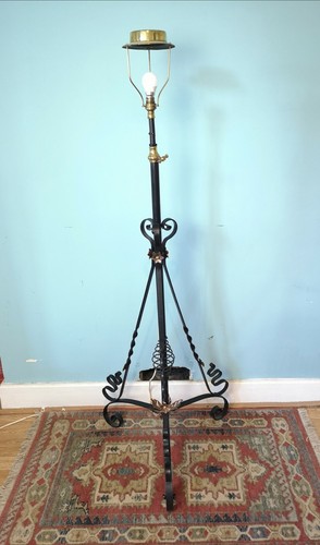 Victorian Arts and Crafts Wrought Iron Rise & Fall Lamp Stand - Can Deliver - Picture 12 of 12
