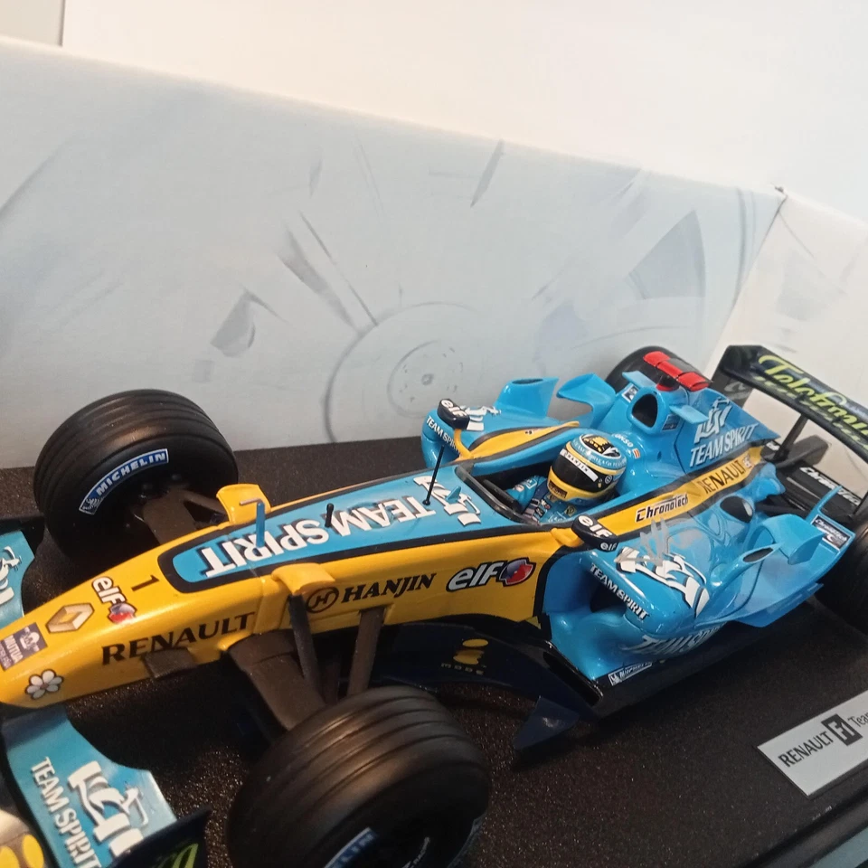 Hot Wheels scale 1:18 Renault F1 Team R26 Fernando Alonso Racing Car / PRISTINE - Image 4 of 4