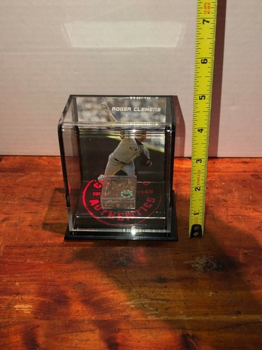 ROGER CLEMENS MOUNTED MEMORIES GAME USED CERTIFIED AUTHENTICS DIRT W/ MLB HOLO - Picture 1 of 6