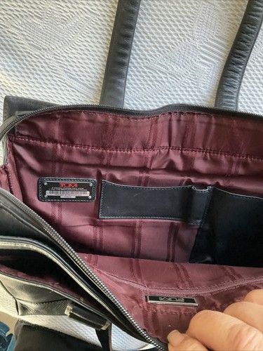 TUMI Schultertasche Handtasche Business Beuteltasche schwarz Leder gefüttert flacher Boden #43911D - Bild 6 von 9