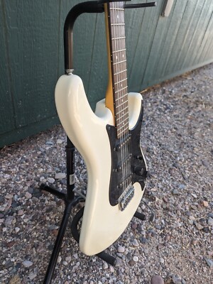 YAMAHA SE203 ホワイト ビンテージエレキギター Yamaha Se203 Black/Cream White Strat Style Electric Guitar