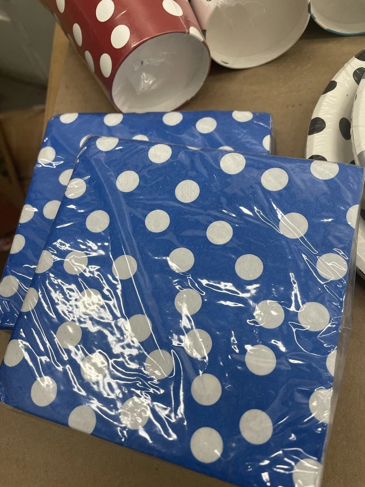 NUEVO paquete surtido de 11 piezas de servilletas, platos y tazas de papel a lunares Foto 4 de 4