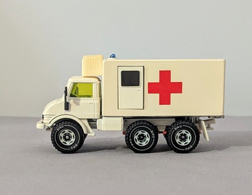Siku Unimog Ambulance White Ref 2218 Boxed - Picture 3 of 17