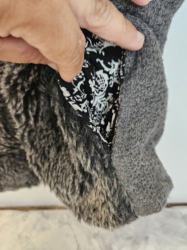 Miss Me Girls Sweater Vest Size M Gray Black Beaded Accents Faux Fur Pockets - Picture 3 of 10