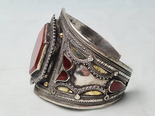 vintage tribal Carnelian & white metal cuff bangle - Picture 4 of 14