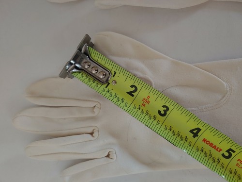 Vtg ivory small delicate floral detail scalloped edge ladies gloves church - Picture 11 of 11