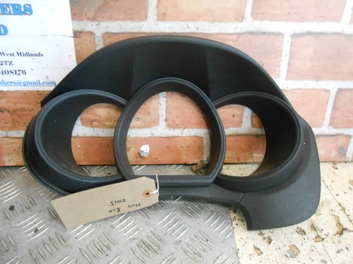 KIA RIO MK3 2015 INTERIOR SPEEDO CLOCKS SURROUND PLASTIC TRIM 84832-1W900  - Afbeelding 1 van 5