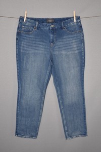 CHICO-039-S-SO-SLIMMING-95-Medium-Wash-Tapered-Leg-Ankle-Jean-1-5-P-Size-10P