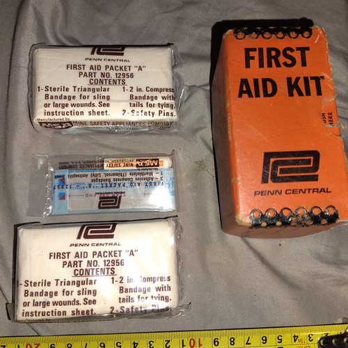 Vintage Penn Central Railroad First Aid Kit MSA 3 Sealed Packet w/ OVP - Bild 1 von 6