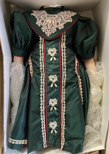 William Tung Rhonda Romance & Charm Porcelain Doll Vintage Green Dress # 589851 - Picture 3 of 6