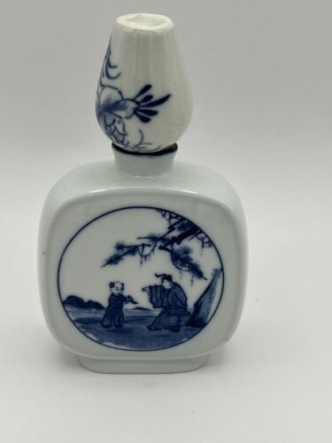 JAPANESE SMALL VASE Decanter FIGURES BLUE & WHITE Lidded 7.75” Tall - Picture 3 of 8