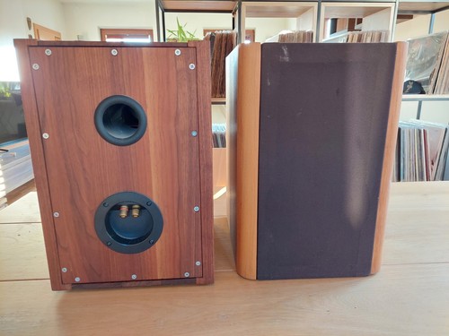 HiFi Design Lautsprecher - Nuss/ Wallnuss Massivholz - Bild 2 von 6