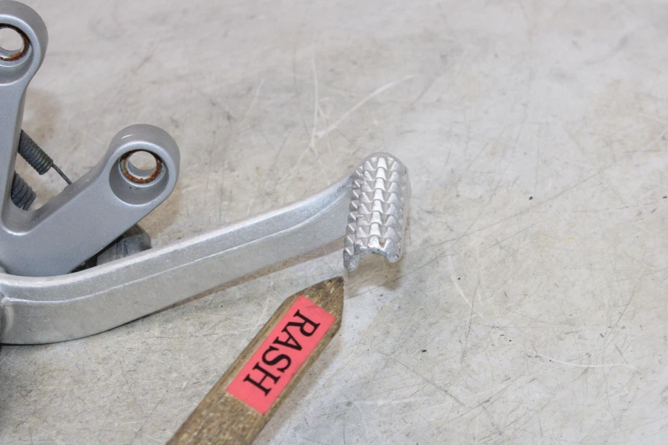 Suzuki GSXR 750 2000 OEM juego trasero derecho con pedal Foto 3 de 4