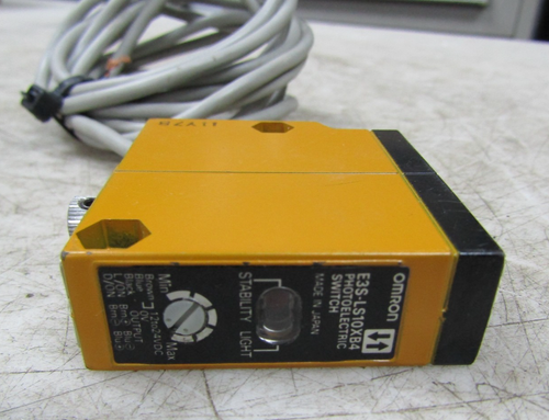 💥OMRON E3S-LS10XB4 INTERRUTTORE FOTOELETTRICO 12-24 VDC - Foto 1 di 8