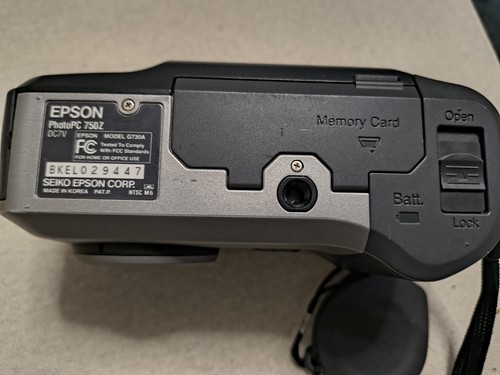 Epson PhotoPC 750Z 1.2MP Digital Camera w/ 3x Optical Zoom *Camera Only - Picture 4 of 4