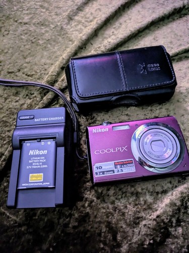 Nikon Coolpix S220 10MP Digital Camera with 3x Optical Zoom and 2.5" LCD - Plum