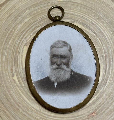 Vtg Old Framed Antique Oval Miniature Photo Smiling Man with Beard Rosy Cheeks - Picture 3 of 15