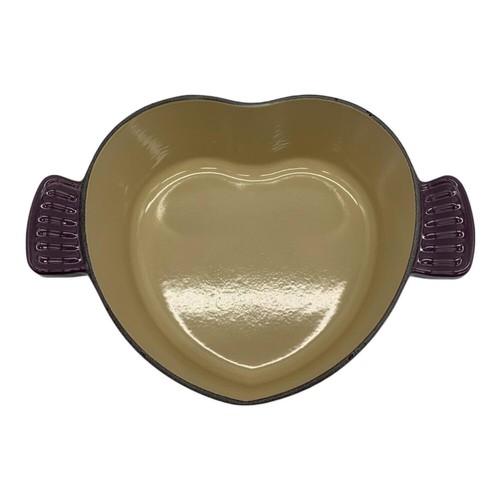 Horno holandés corazón Le Creuset Cassis Cocotte d'Amour 20 cm color raro sin usar - Imagen 6 de 9