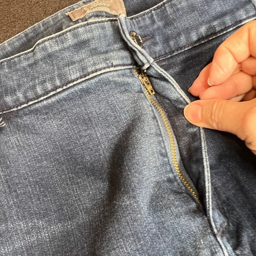 Chicos So Slimming Regular Fit Dark Wash Whiskered Blue Denim Jeans Womens Sz 3 - Picture 4 of 12