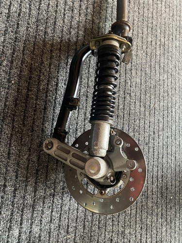 JUEGO DE HORQUILLAS DELANTERAS ORIGINALES VESPA LX125 2006 MODELO PIAGGIO EN BUEN ESTADO USADO - Imagen 2 de 4