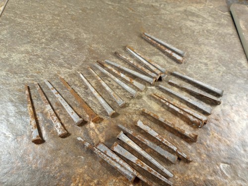 Antique - Raisin Head Square Nails 2.5" - Set (25) - Antique Estate Salvage - Picture 5 of 5