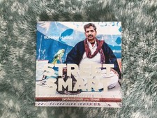 Street Smart: professionals on the street (Karachi, Pakistan)