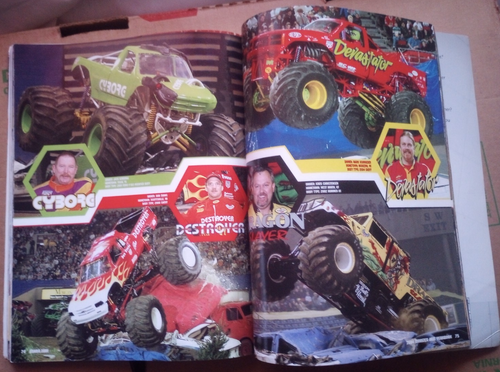 Monster Jam 2004 Official Souvenir Yearbook Program USHRA Grave Digger Madusa - Photo 5 sur 11