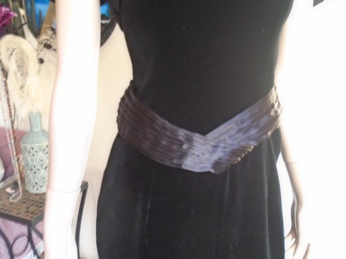 Gothic Black Velvet LAURA ASHLEY Evening Dress Off Shoulder Long Vintage 80's 12 - Picture 3 of 9