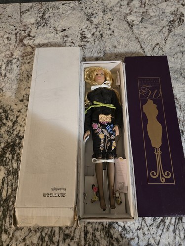 Tonner Tyler Wentworth bambola Broadway luci capelli ondulati biondi - Foto 3 di 20